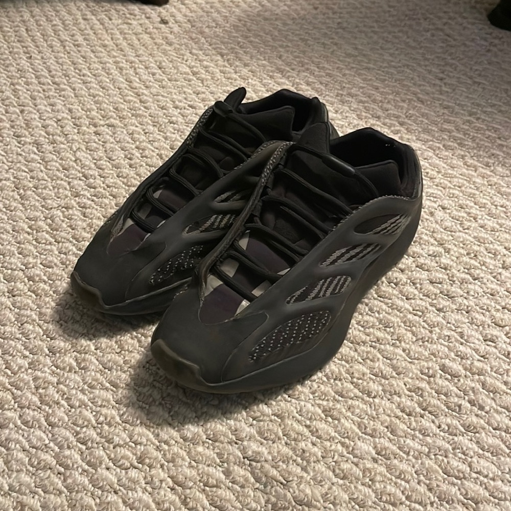 ADIDAS YEEZY 700 v3 Alvah